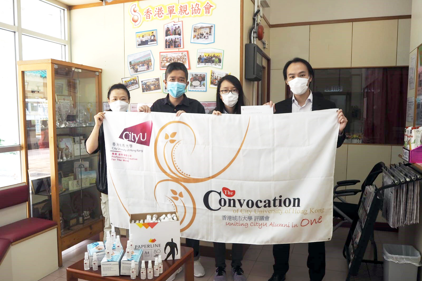The Convocation presented alcohol handrubs provided by CityU to a beneficiary organisation.