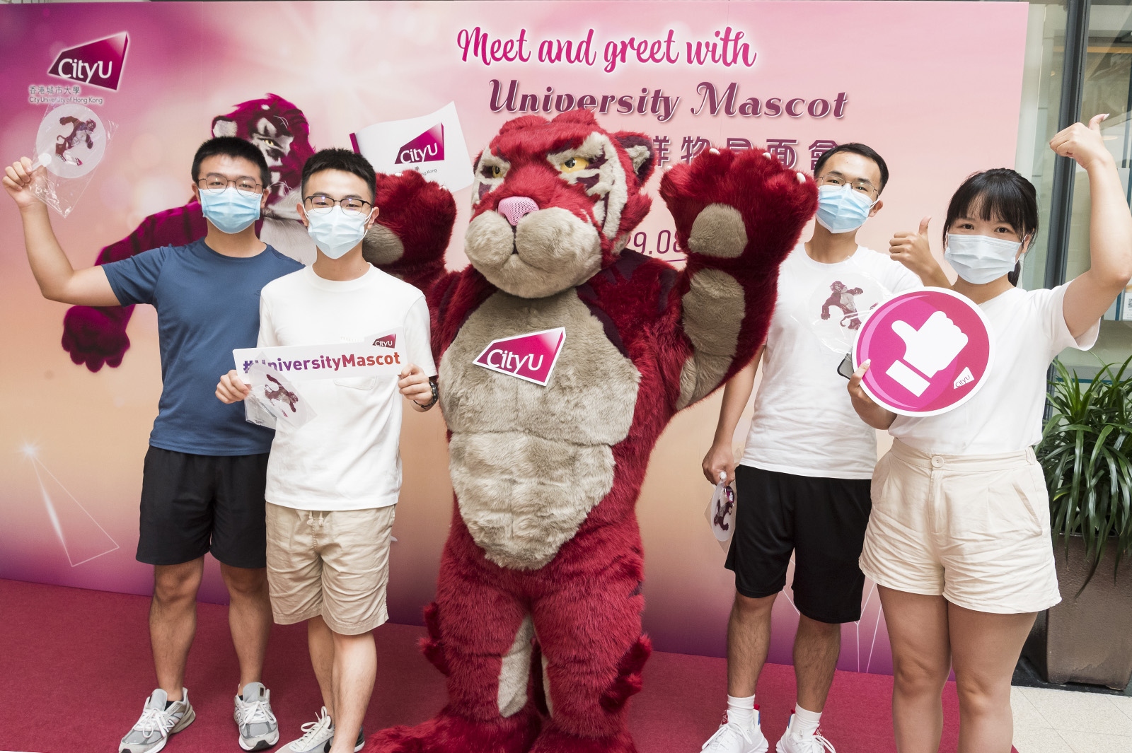 The University Mascot gives a warm welcome to students and staff at CityU.