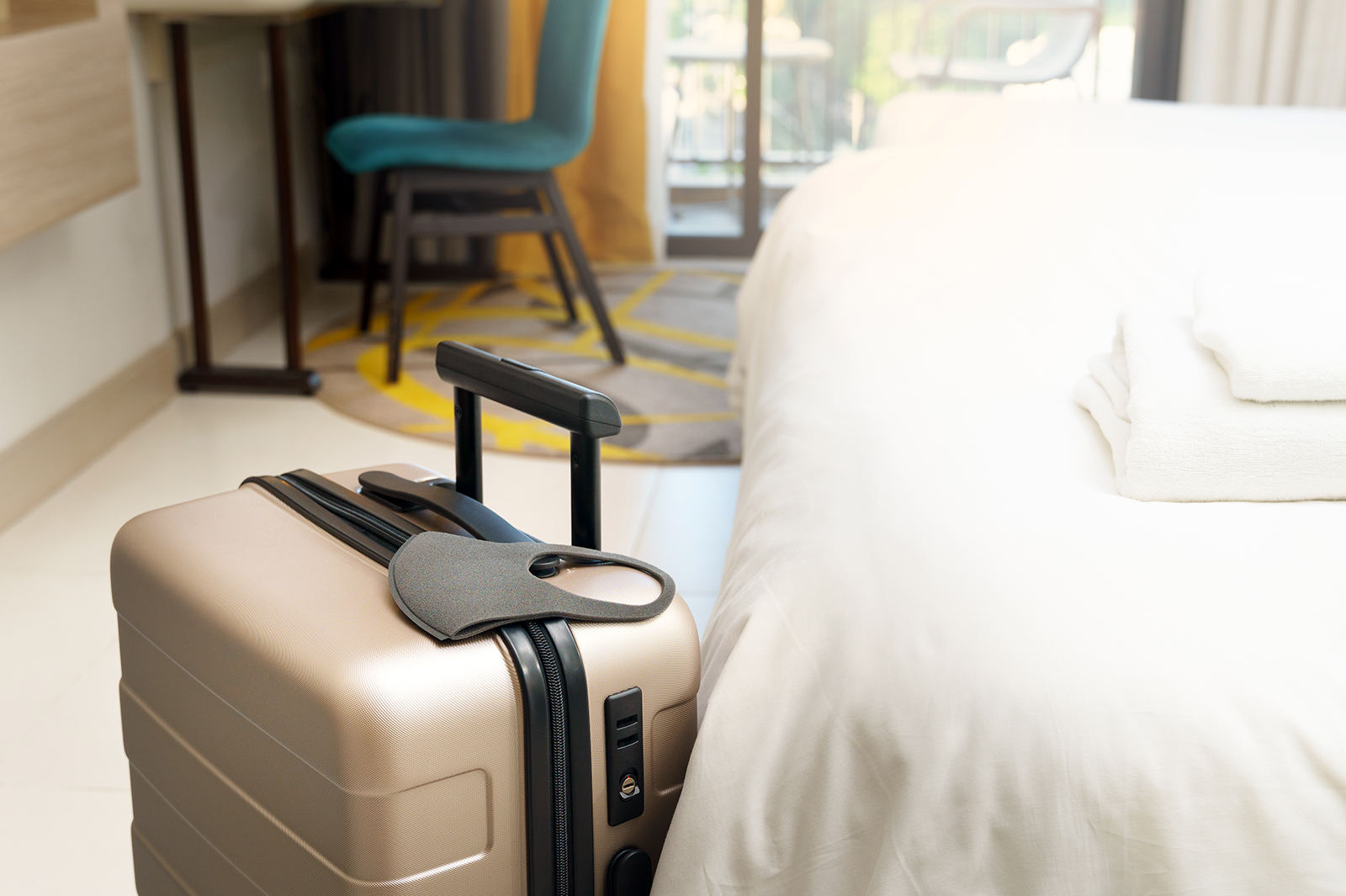 A CityU survey discovers that respondents prefer that the number of days required for inbound travellers to stay in quarantine hotels be reduced; about 60% of respondents support the “0+7” model.