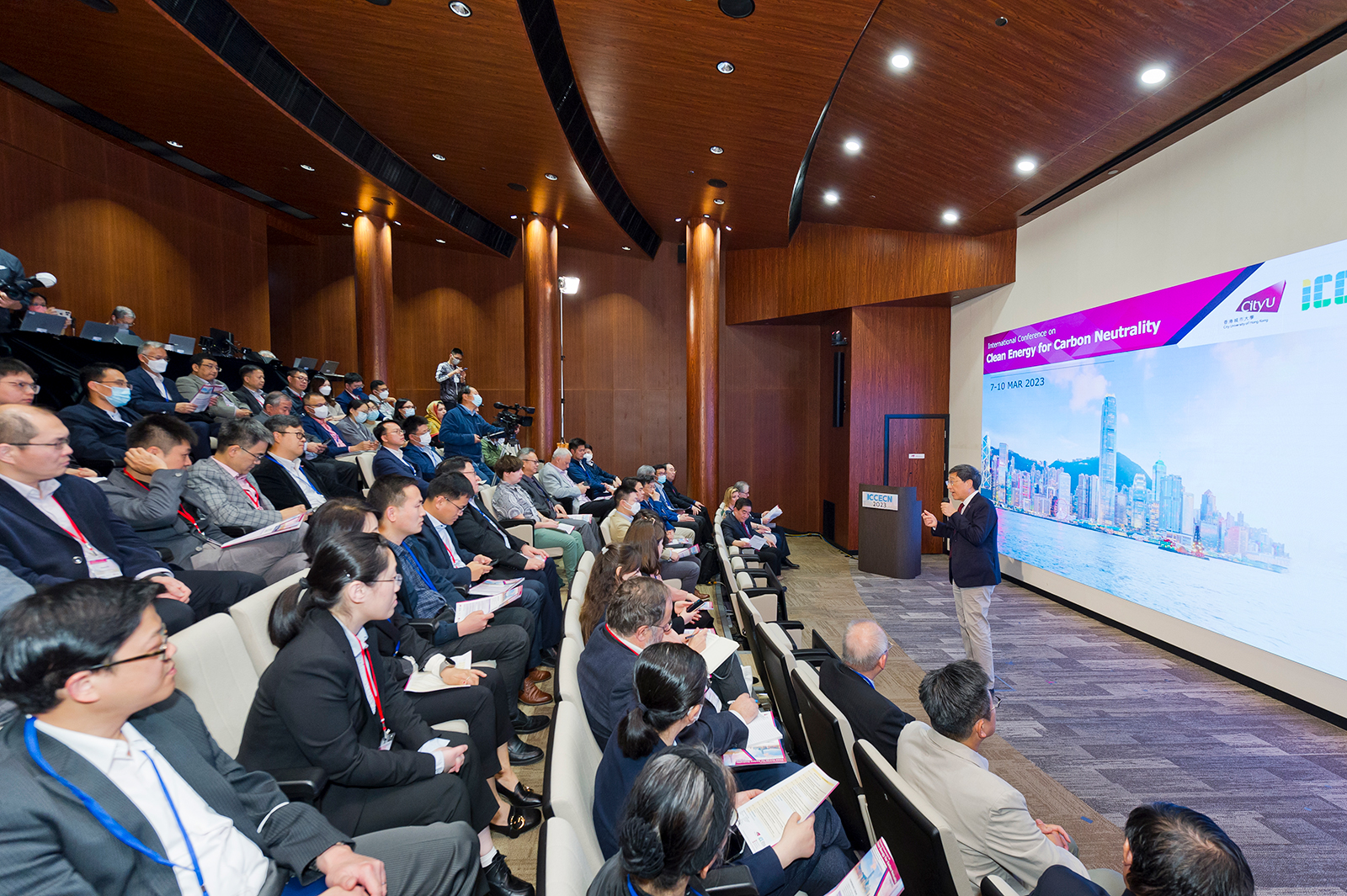 Top experts, scholars and industry leaders from all over the world visited CityU to attend the opening ceremony.