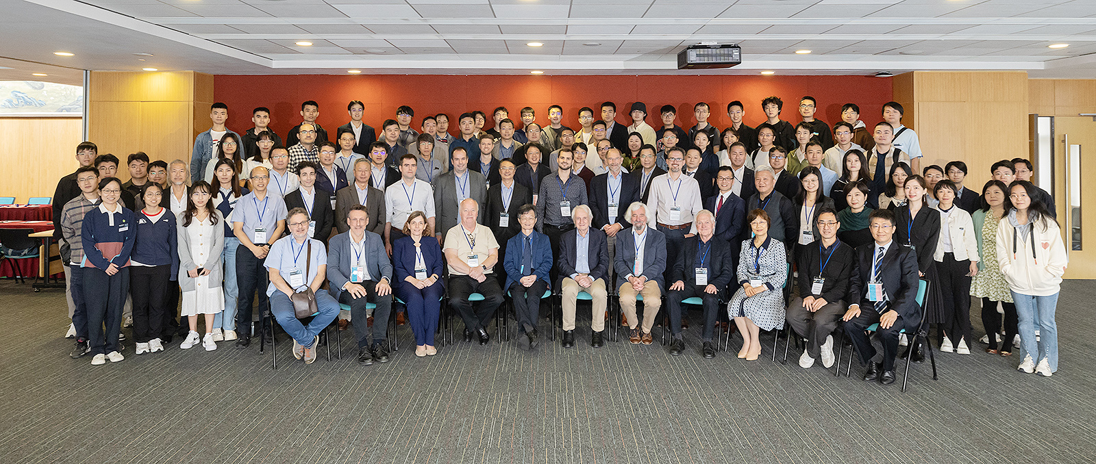 Professor Chen Fu-rong (5th from left, front row) and speakers with attendees.