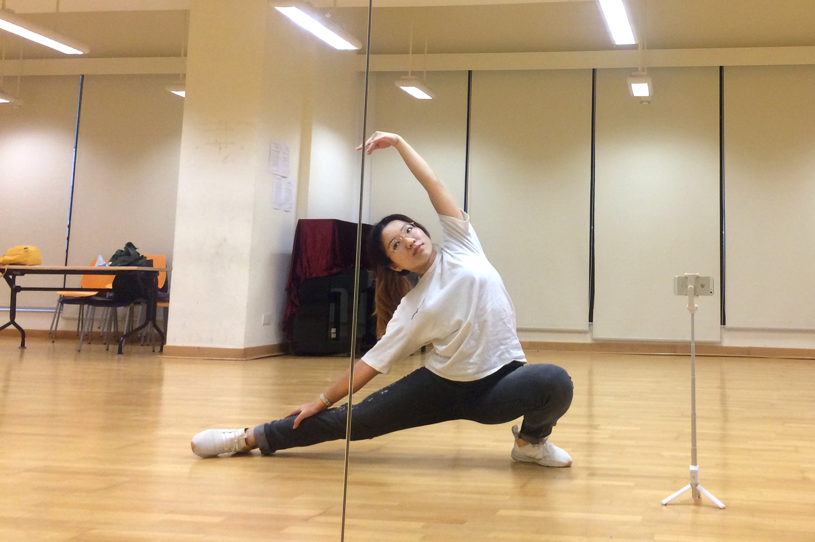 As well as her academic studies, Huang Ruini still practices dance in her spare time.