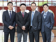馮教授及金教授（左二及左三）獲頒傑出研究獎，陸博士（右）及王博士（左）則獲頒傑出研究獎——青年學者。